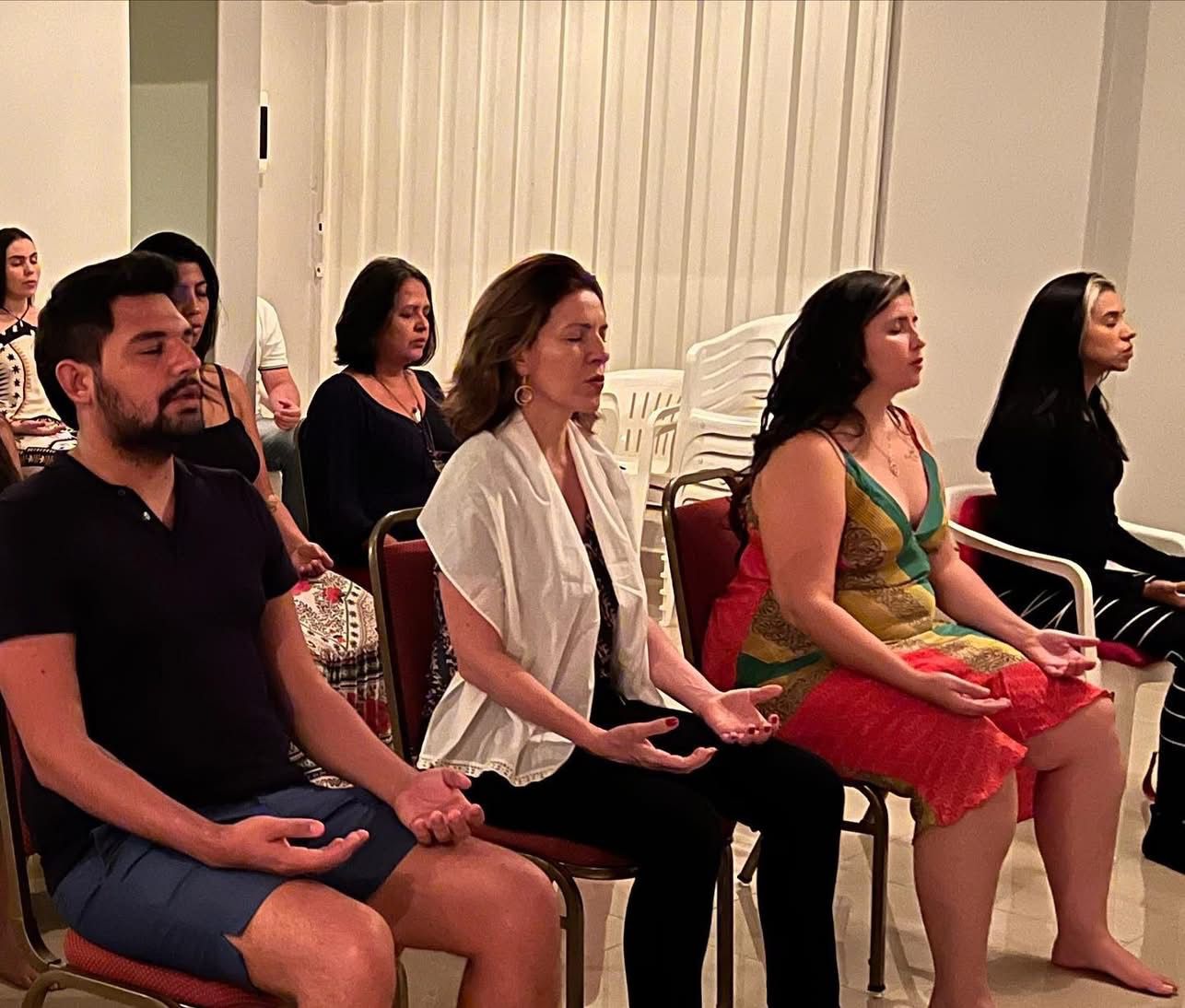 Conexão silenciosa em meditação